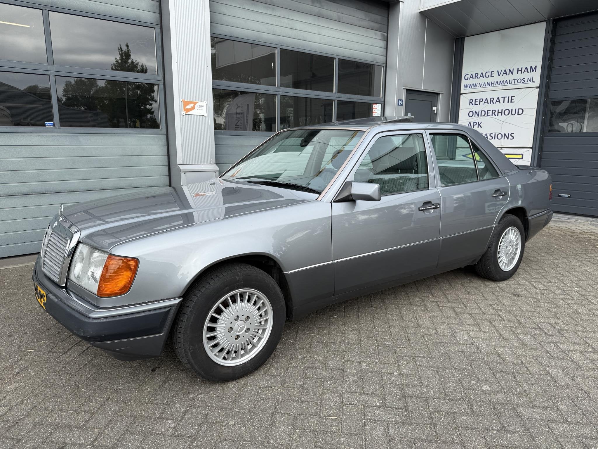 Mercedes-Benz 200-500 (W124) 230 E Automaat, Airco, Niveaure, Auto's, Automaat, Gebruikt, 4 cilinders, Bedrijf