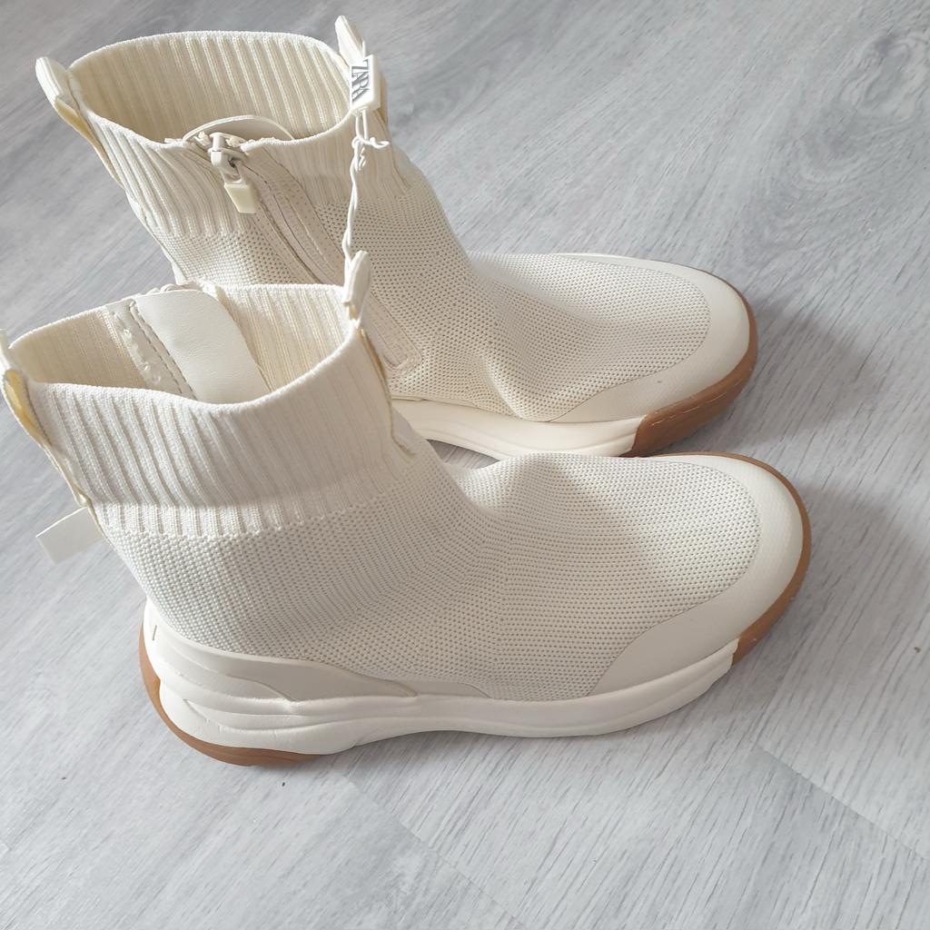 Zara gebreide enkellaarsjes/sneakers maat 36, Ophalen of Verzenden, Nieuw, Beige, Sneakers of Gympen