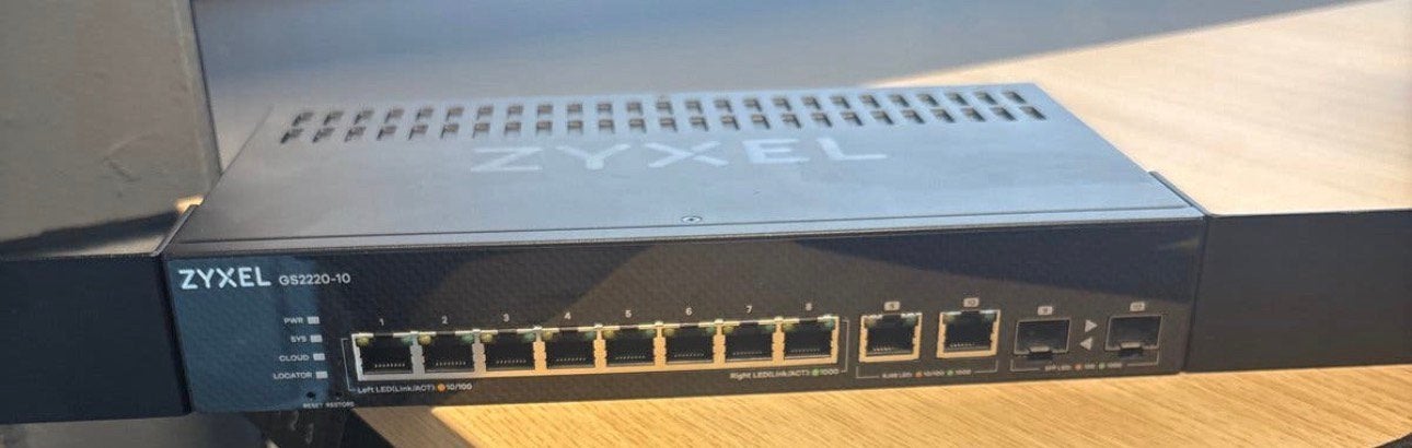 Zyxel GS2220-10 Gigabit Managed Switch, Computers en Software, Ophalen of Verzenden, Zo goed als nieuw