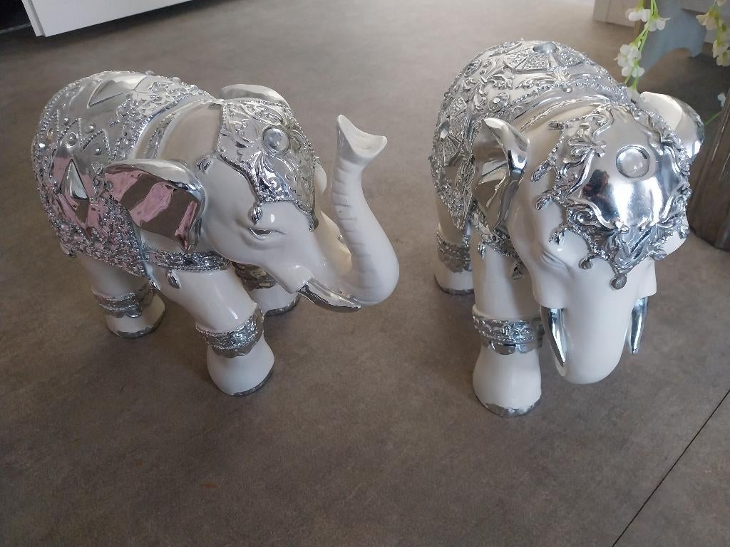 2 olifanten beelden met steentjes, Ophalen, Nieuw, Dier