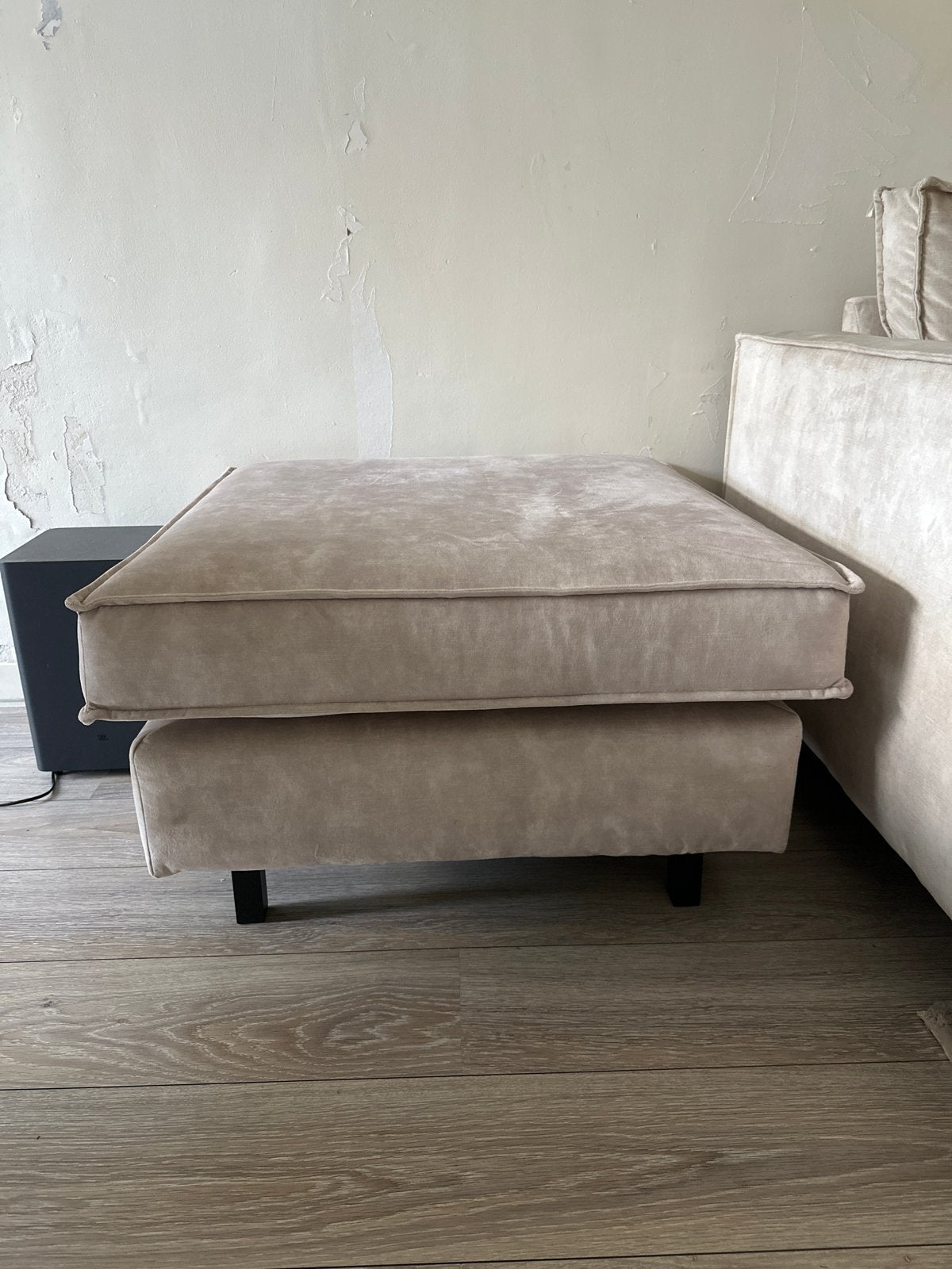 Beige poef - Comfortabel en stijlvol, Ophalen, Gebruikt, Vierkant, Minder dan 50 cm