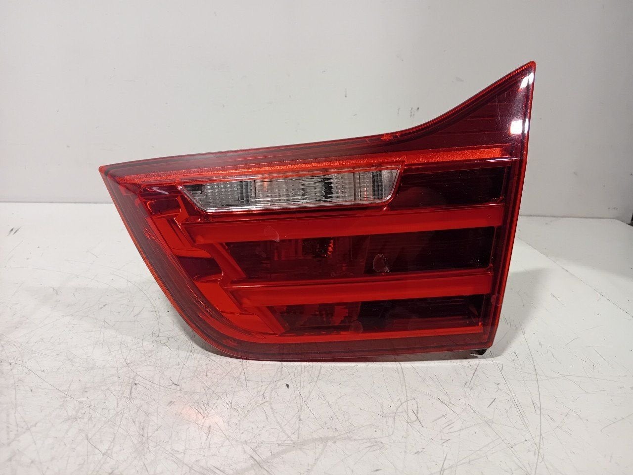 Achterlicht kofferdeksel achterklep rechts BMW 4 serie, Onderdelen@venauto.nl, Van der Ven Autorecycling B.V., Gebruikt, Ettenseweg 76, 4706 PB Roosendaal, The Netherlands