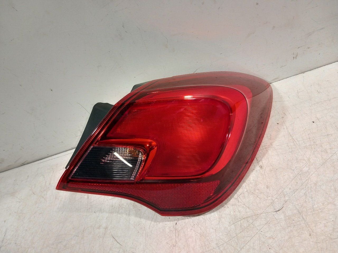 Achterlicht carrosserie rechts Opel Corsa, Onderdelen@venauto.nl, Van der Ven Autorecycling B.V., Gebruikt, Ettenseweg 76, 4706 PB Roosendaal, The Netherlands