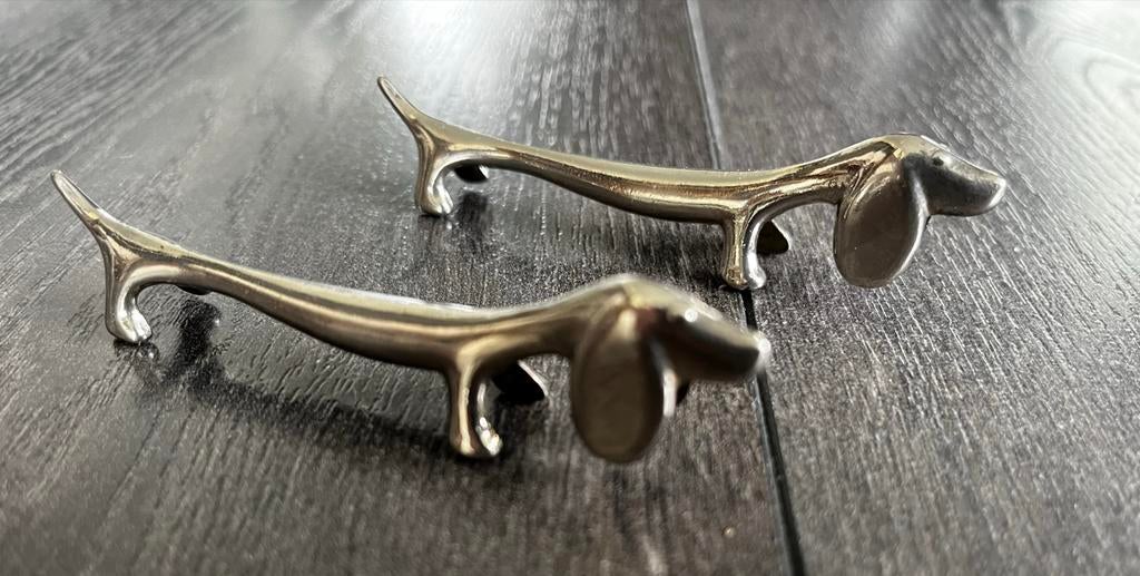 2 zilverkleurige teckels, Zilver, Ophalen of Verzenden, Metaal, Overige typen