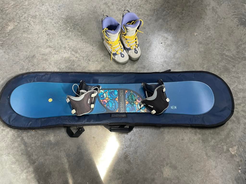 Burton Snowboard met Flow bindingen en Morphan shoenen, Sport en Fitness, Snowboarden, Ophalen, Gebruikt, Board