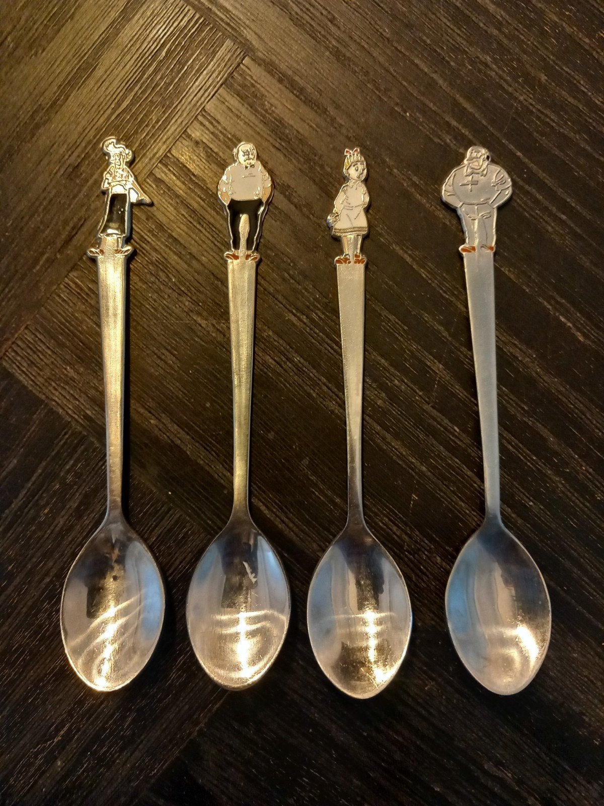 Set van 4 suske & wiske verzamellepels - 2000, Verzamelen, Stripfiguren, Gebruiksvoorwerp, ., Ophalen of Verzenden, .