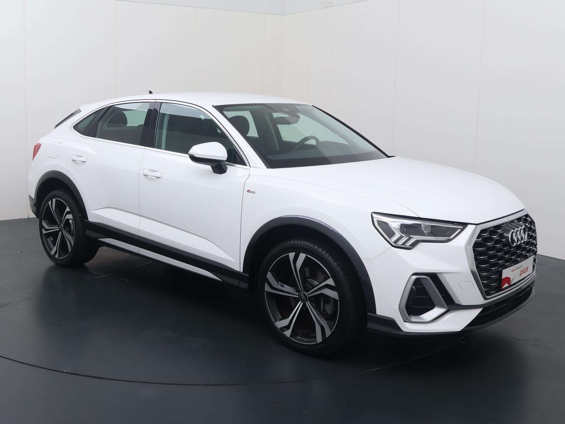 Audi Q3 Sportback 45 TFSI e S Edition | 245 PK | SoH 89% | C, Auto's, Gebruikt, Met garantie (alle), Leder en Stof, Wit