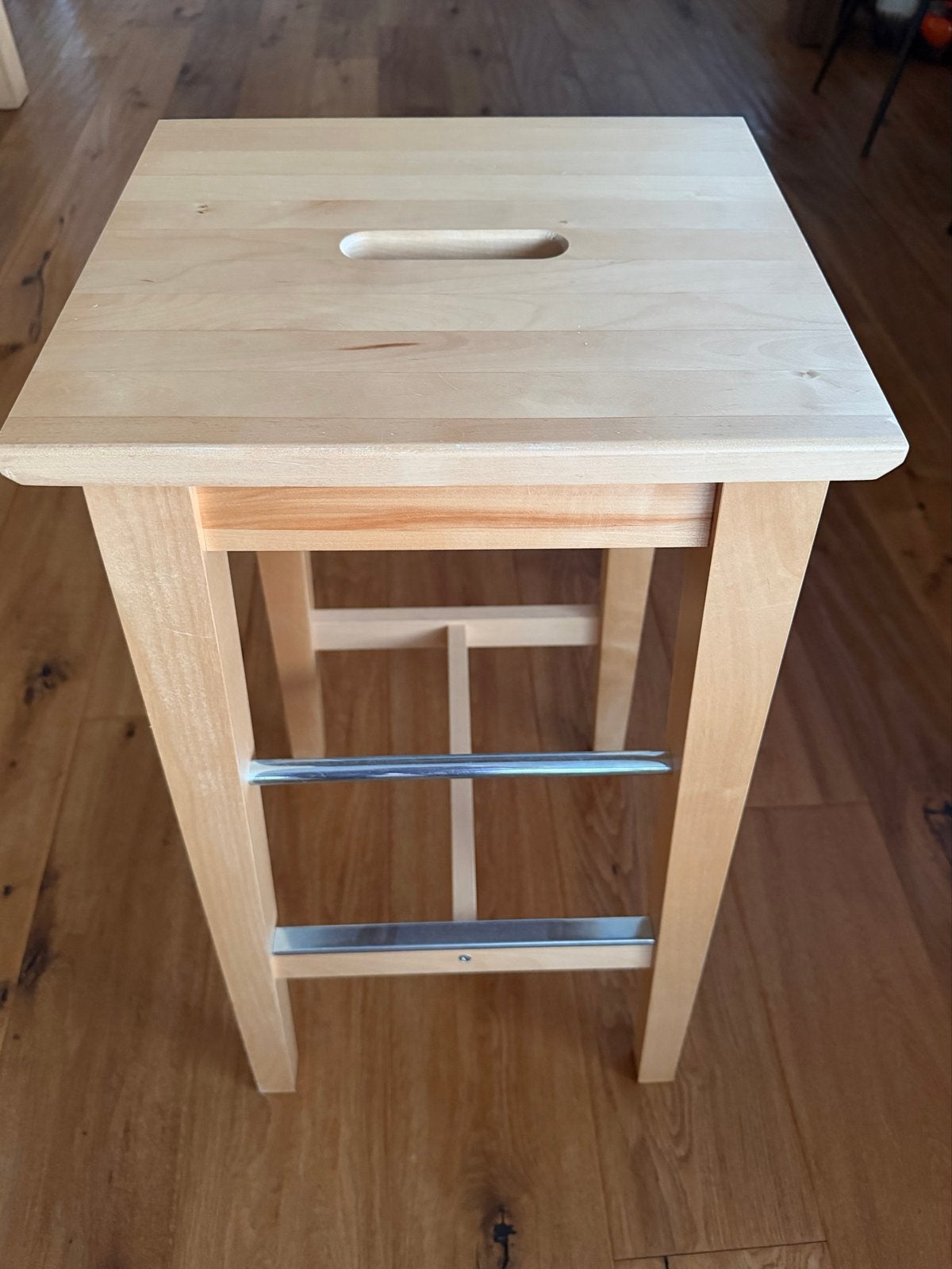 Houten kruk met voetsteun - Zo goed als nieuw, Ophalen, Met voetsteun, 60 tot 90 cm, Zo goed als nieuw