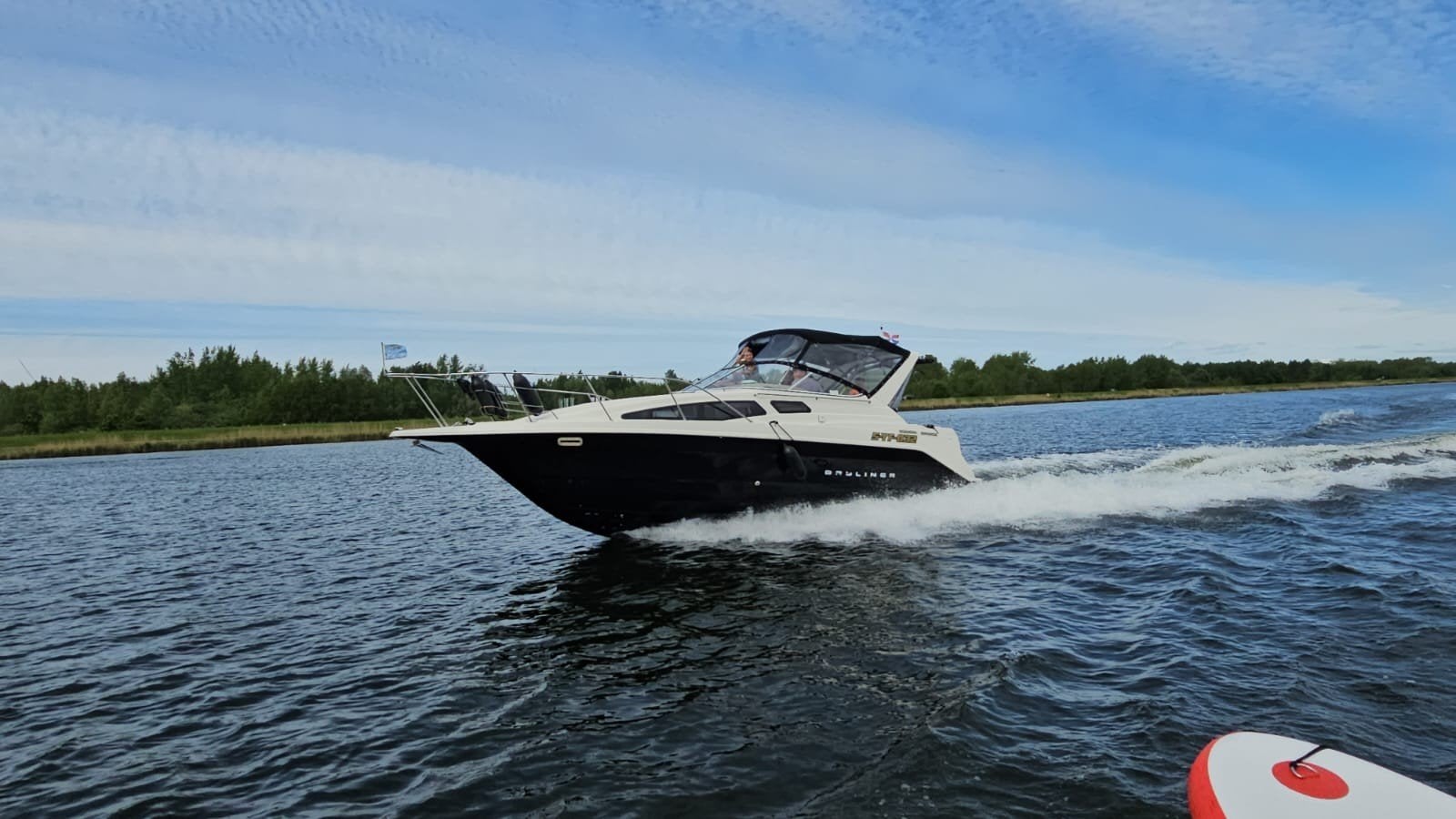 Bayliner 2855 met nieuwe 5.7L EFI motor en boegschroef, Benzine, Kajuitboot, Walstroom, Ophalen of Verzenden