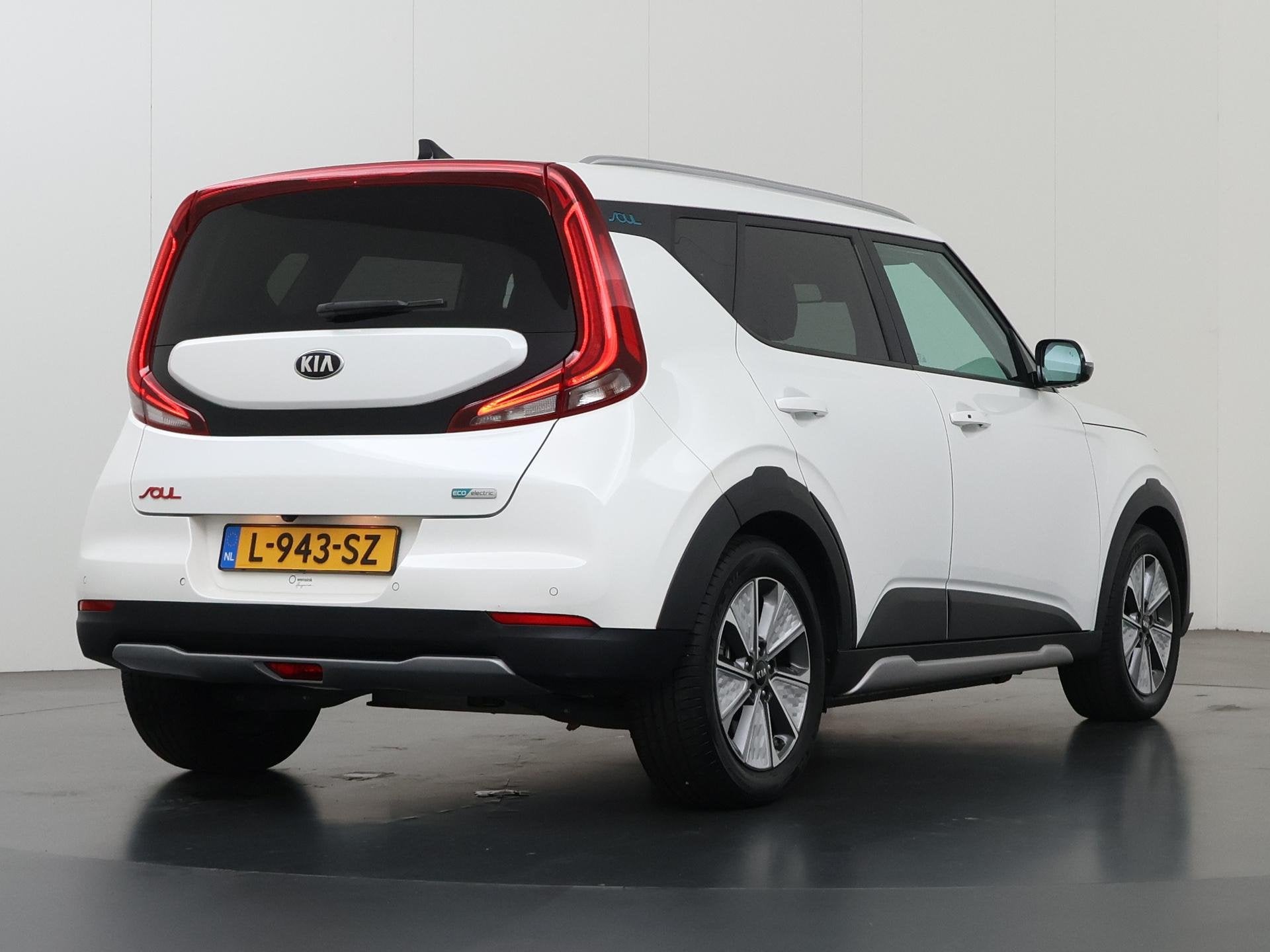 Kia e-Soul ExecutiveLine 64 kWh | SOH 97% | Harman/Kardon Au, Auto's, Dealer onderhouden, Gebruikt, Zwart, 1657 kg
