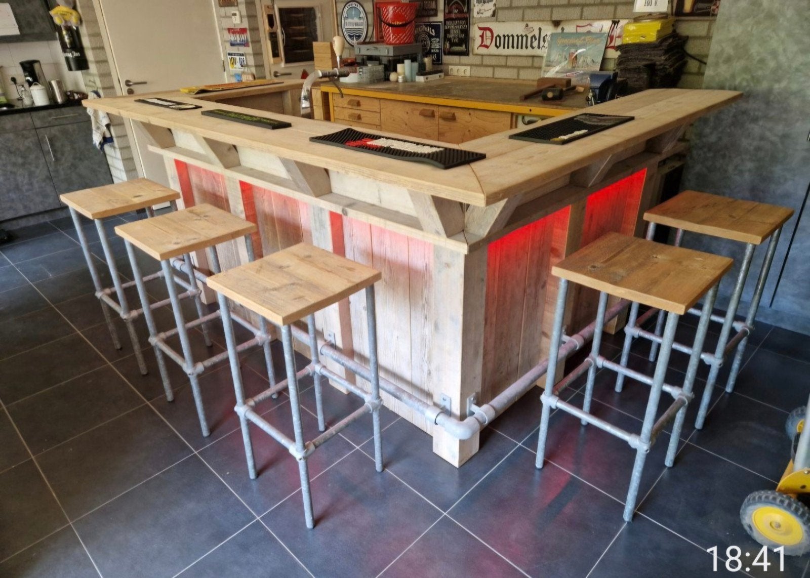 Stoere demontabele bar van steigerhout met LED en krukken, Ophalen