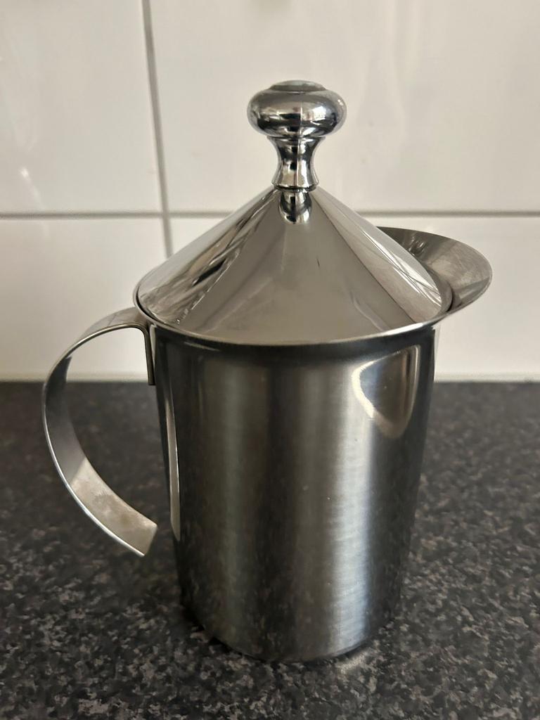 RVS Cappuccino kopjes, melkopschuimer en theepotje, Witgoed en Apparatuur, Melkopschuimers, Ophalen of Verzenden, Zo goed als nieuw