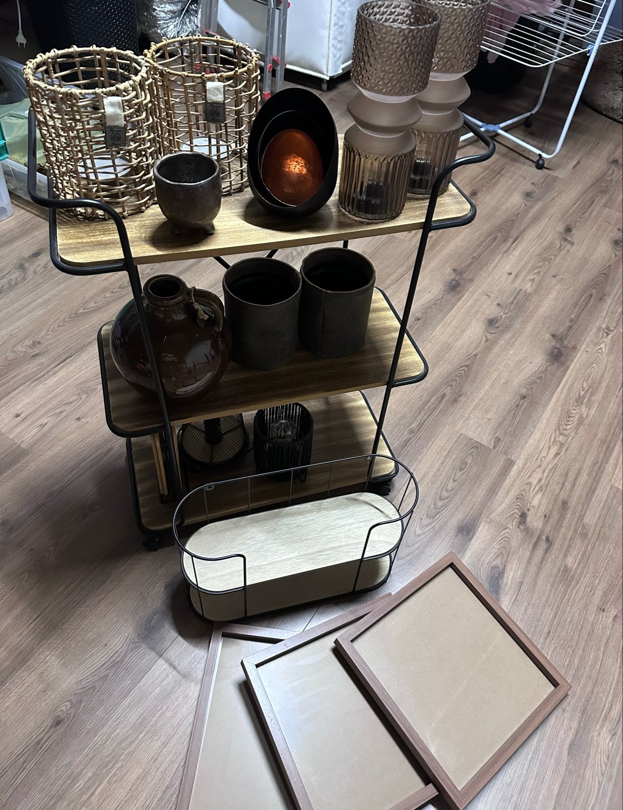 Decoratieve trolley met diverse woonaccessoires, Ophalen, Hout, Gebruikt, Modern