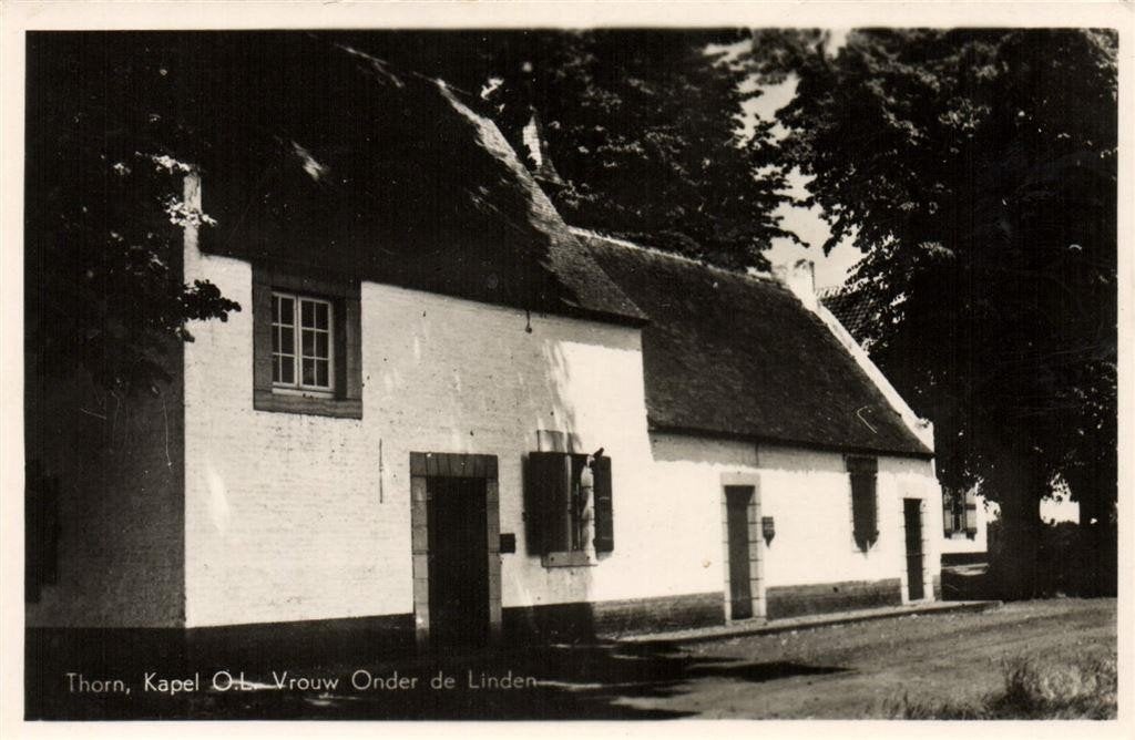 Thorn, Kapel O.L. Vrouw Onder de Linden - 1955 gelopen, Verzamelen, Ansichtkaarten | Nederland, Ophalen of Verzenden, 1940 tot 1960