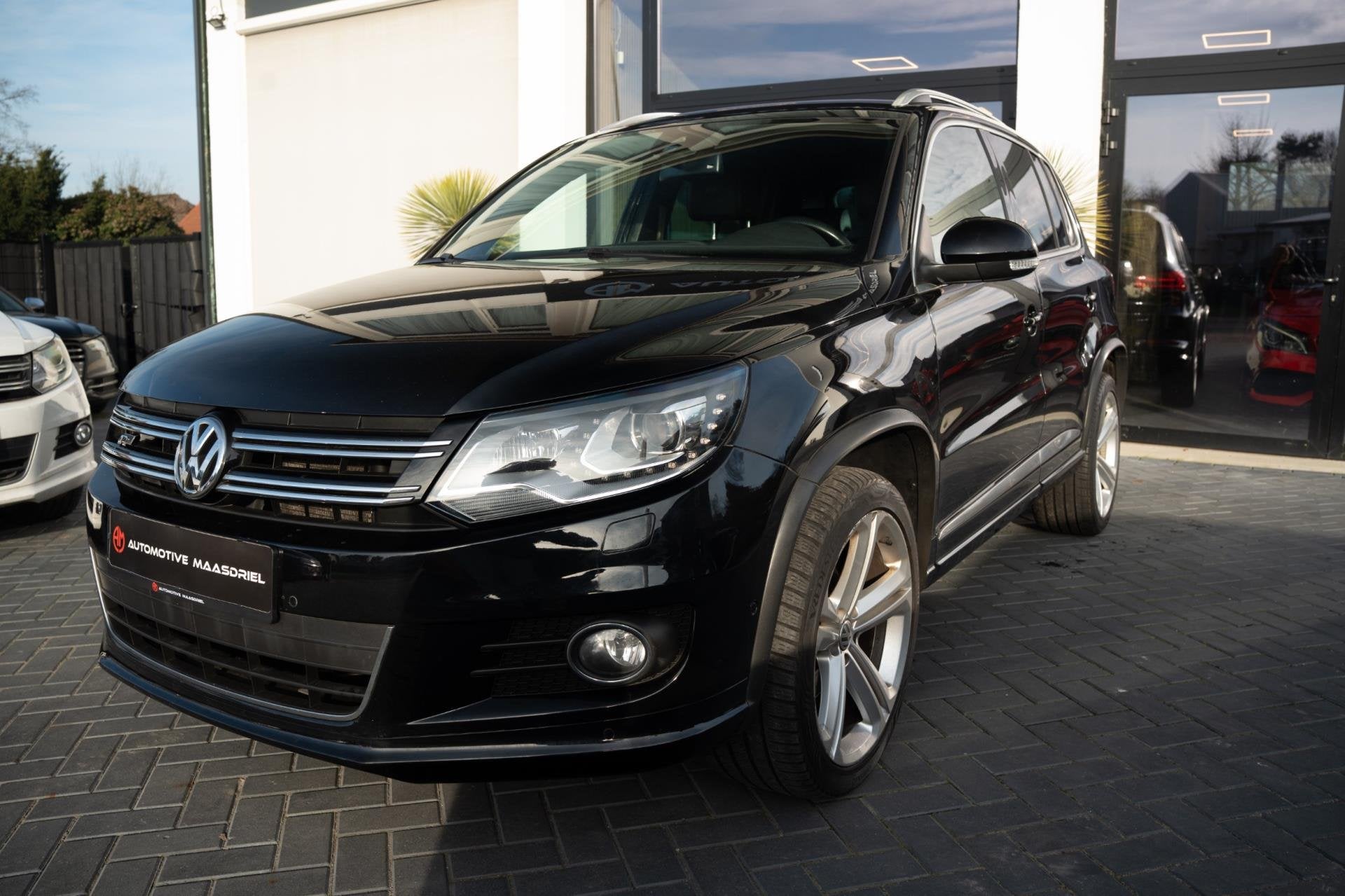 Volkswagen Tiguan 2.0 TSI Sport&Style 4Motion|R-Line|DSG|Xen, Automaat, Gebruikt, Zwart, 4 cilinders