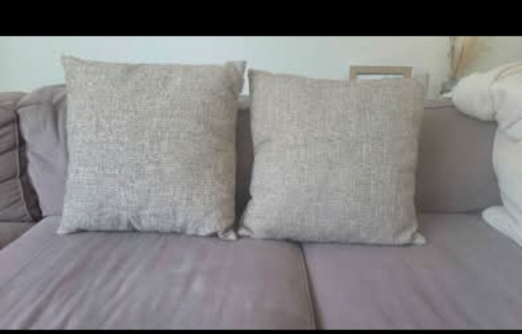 2 cussions 50*50, excellent condition, Huis en Inrichting, Ophalen, Zo goed als nieuw, Beige, Vierkant
