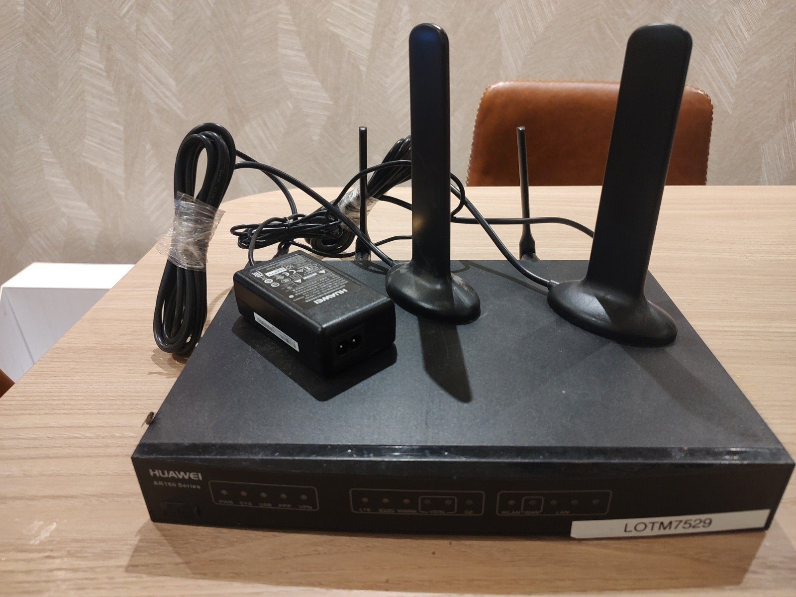 Huawei AR169FGW-L Router met modem en 4G/LTE ondersteuning, Ophalen of Verzenden, Gebruikt, Router met modem, Huawei