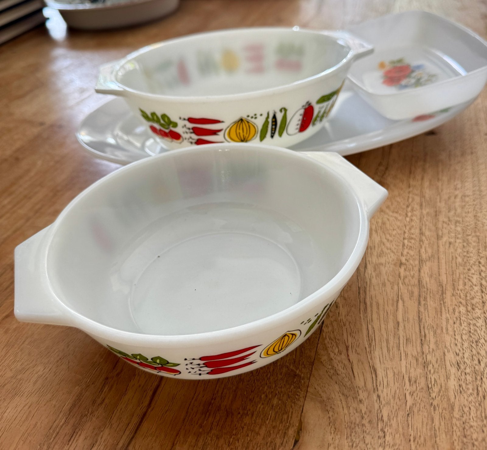 70’s Melkglas Schalen met Bloemmotief en groenten motief, Antiek en Kunst, Ophalen