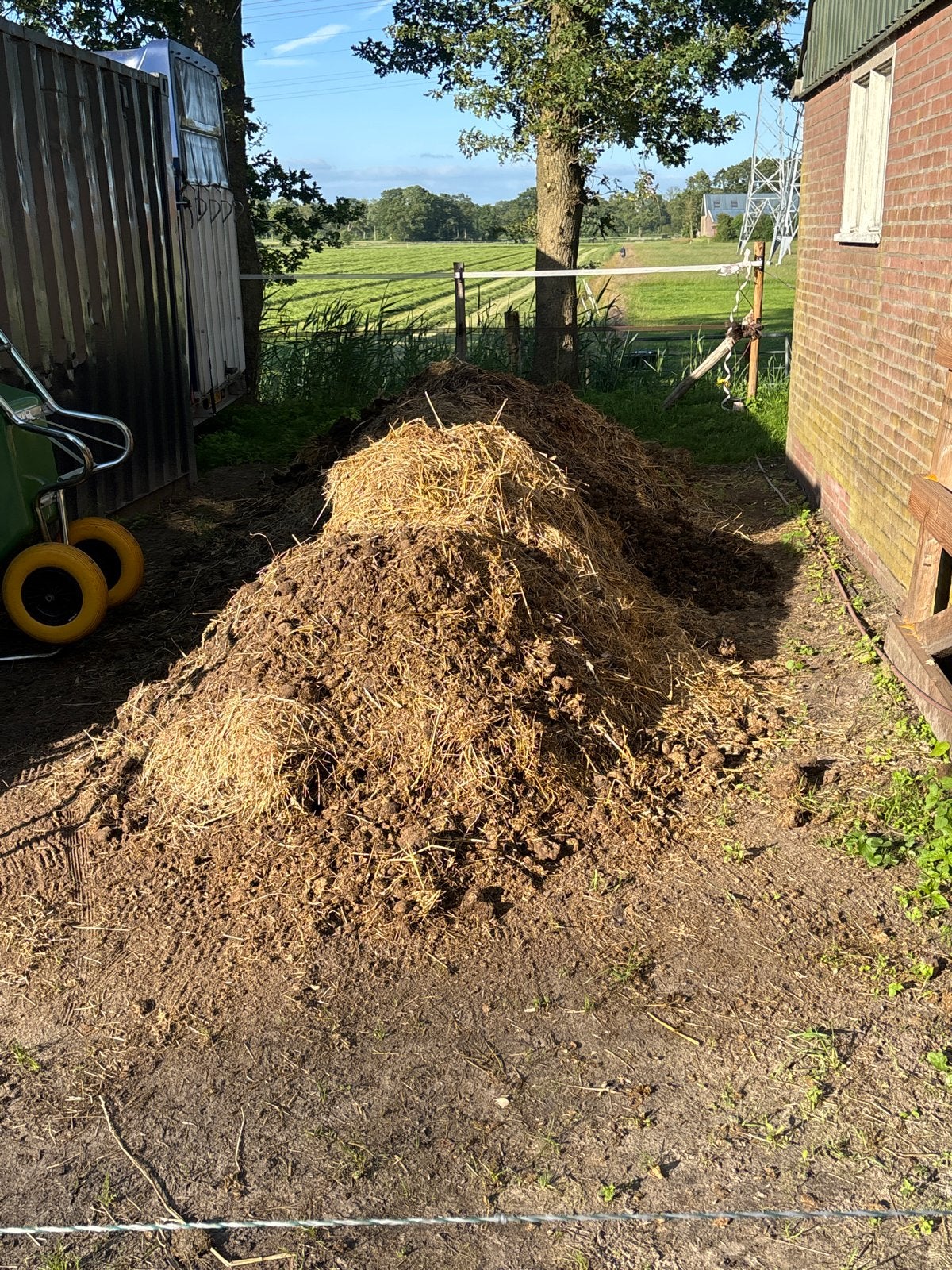 Verse paardenmest voor uw tuin, Ophalen, Mest