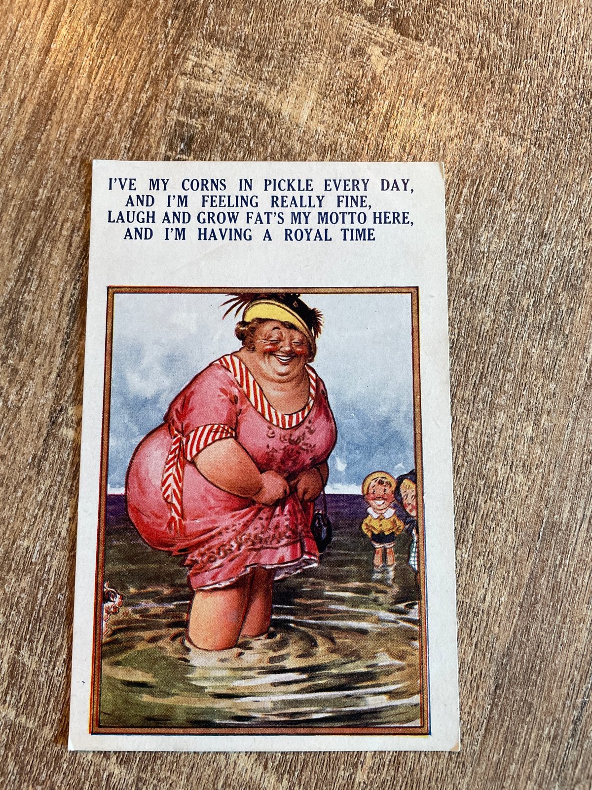 Vintage Ansichtkaart Dikke Dame in Water - Humoristisch, Verzamelen, Ophalen of Verzenden, Gelopen, Overige thema's