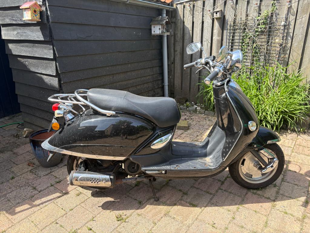 Tauris scooter met bagagerek - Goede staat, Ophalen, Gebruikt, Benzine, Overige merken