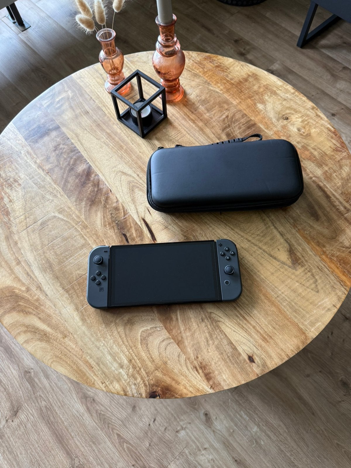Foto 4 van Nintendo Switch Oled met MicroSD card van 256GB!