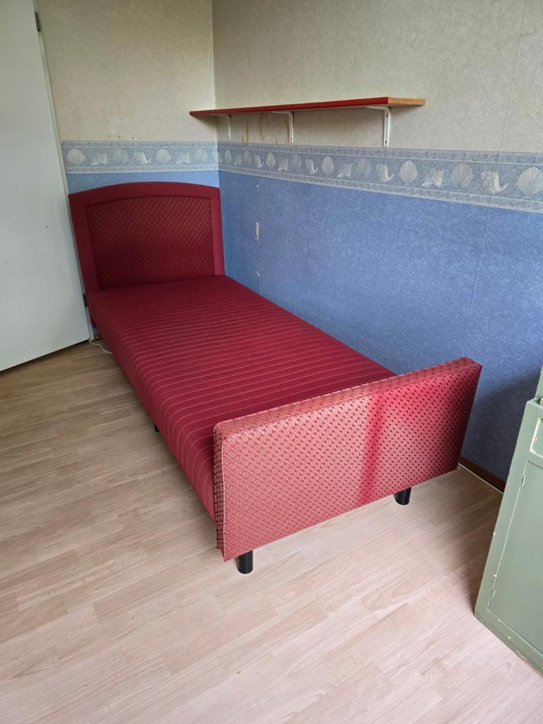 Elektrisch Verstelbaar 1-Persoons Bed – Rood, Ophalen, Gebruikt, Eenpersoons, Rood