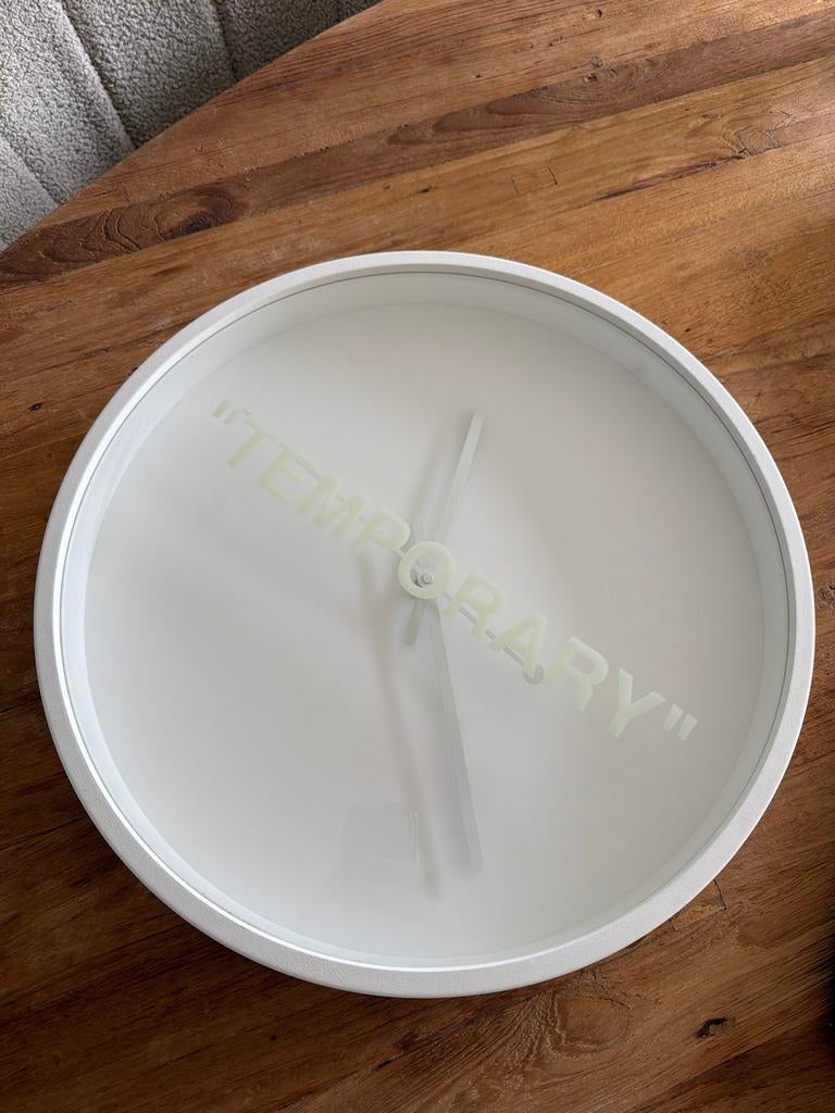 IKEA x Virgil Abloh MARKERAD Klok "TEMPORARY", Antiek en Kunst, Ophalen of Verzenden