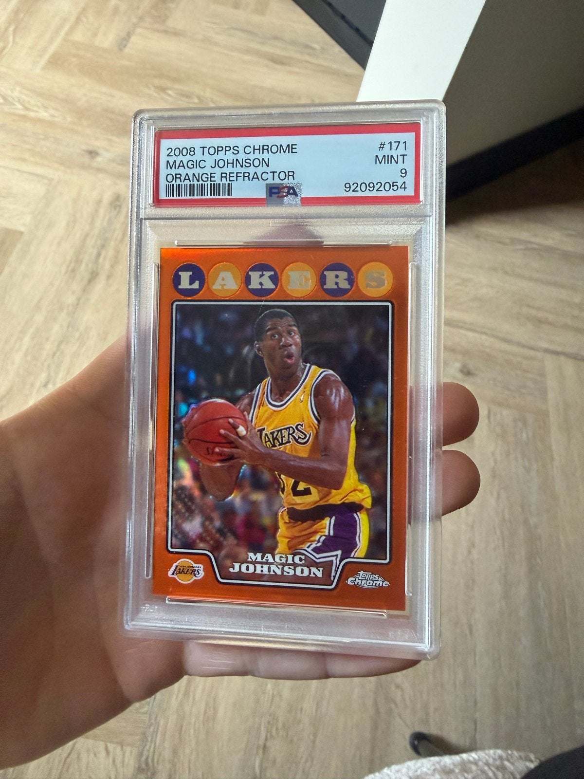 Magic Johnson 2008 Topps Chrome Orange Refractor PSA 9, Verzamelen, Ophalen of Verzenden, Zo goed als nieuw, Overige sporten, Spelerskaart