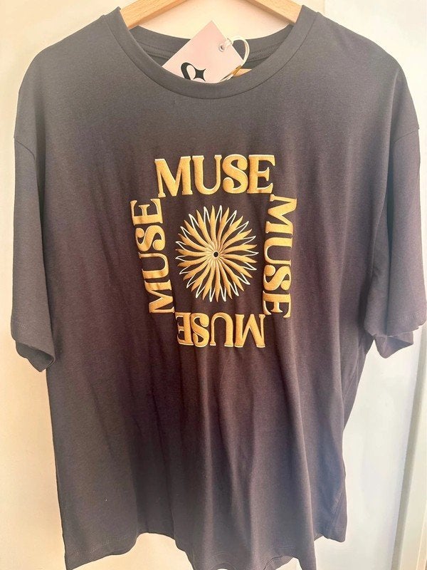 Shoeby T-shirt | Maat L | Grijs/zwart met gouden letters, Zwart, Maat 42/44 (L), Nieuw, Ophalen of Verzenden