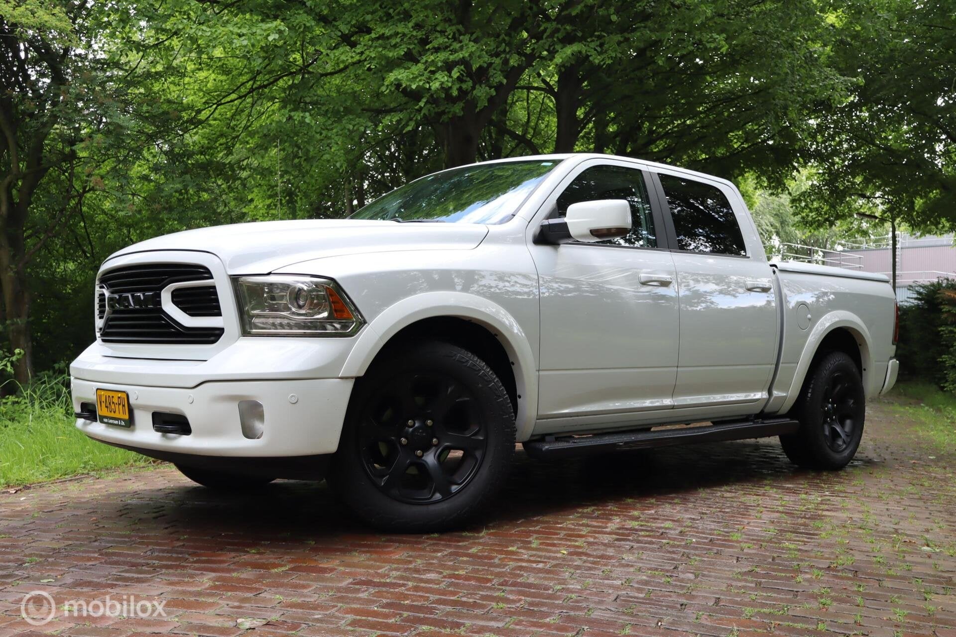 Dodge Ram 1500 5.7 V8 Crew Cab 5'7 Laramie | VOL OPTIES! |, Auto's, Automaat, 5654 cc, RAM 1500, Verwarming stoelen achter
