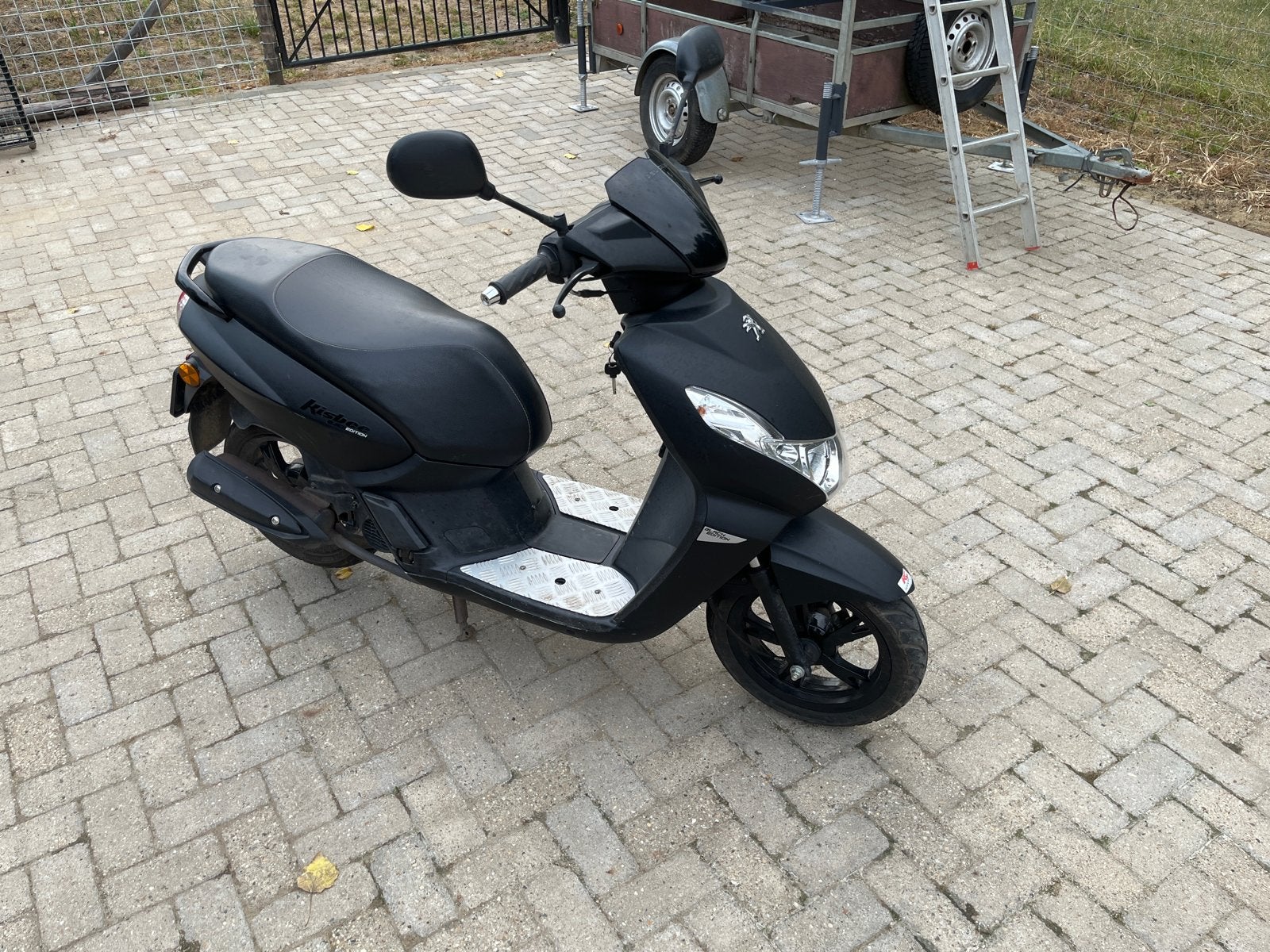 Peugeot Kisbee Black Edition Scooter - Zwart, Ophalen, Gebruikt, Benzine, Overige modellen