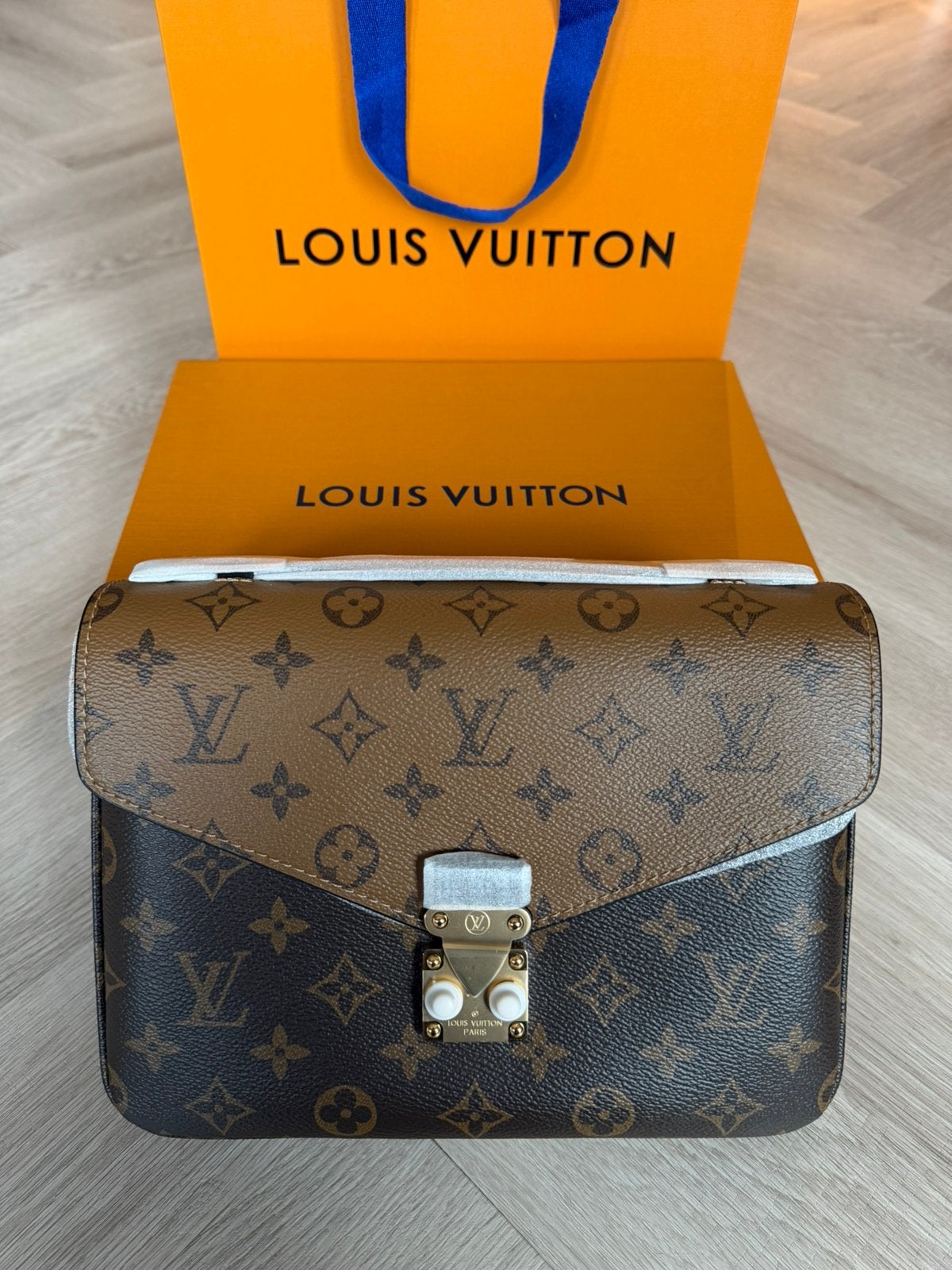 Pochette Metis, Sieraden, Tassen en Uiterlijk, Ophalen of Verzenden, Zo goed als nieuw, Bruin, Schoudertasje
