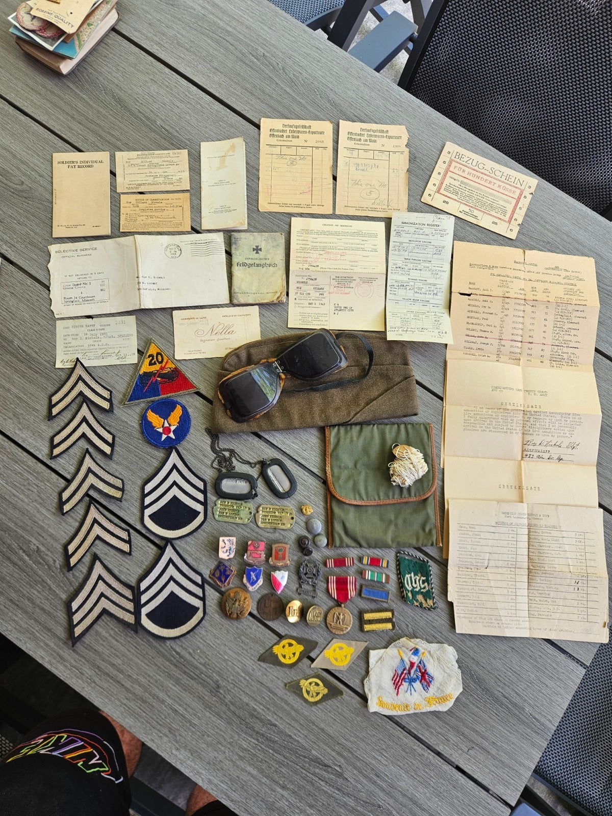 Grote ww2 prouping van 1 persoon, Verzamelen, Militaria | Tweede Wereldoorlog, Ophalen of Verzenden, Embleem of Badge