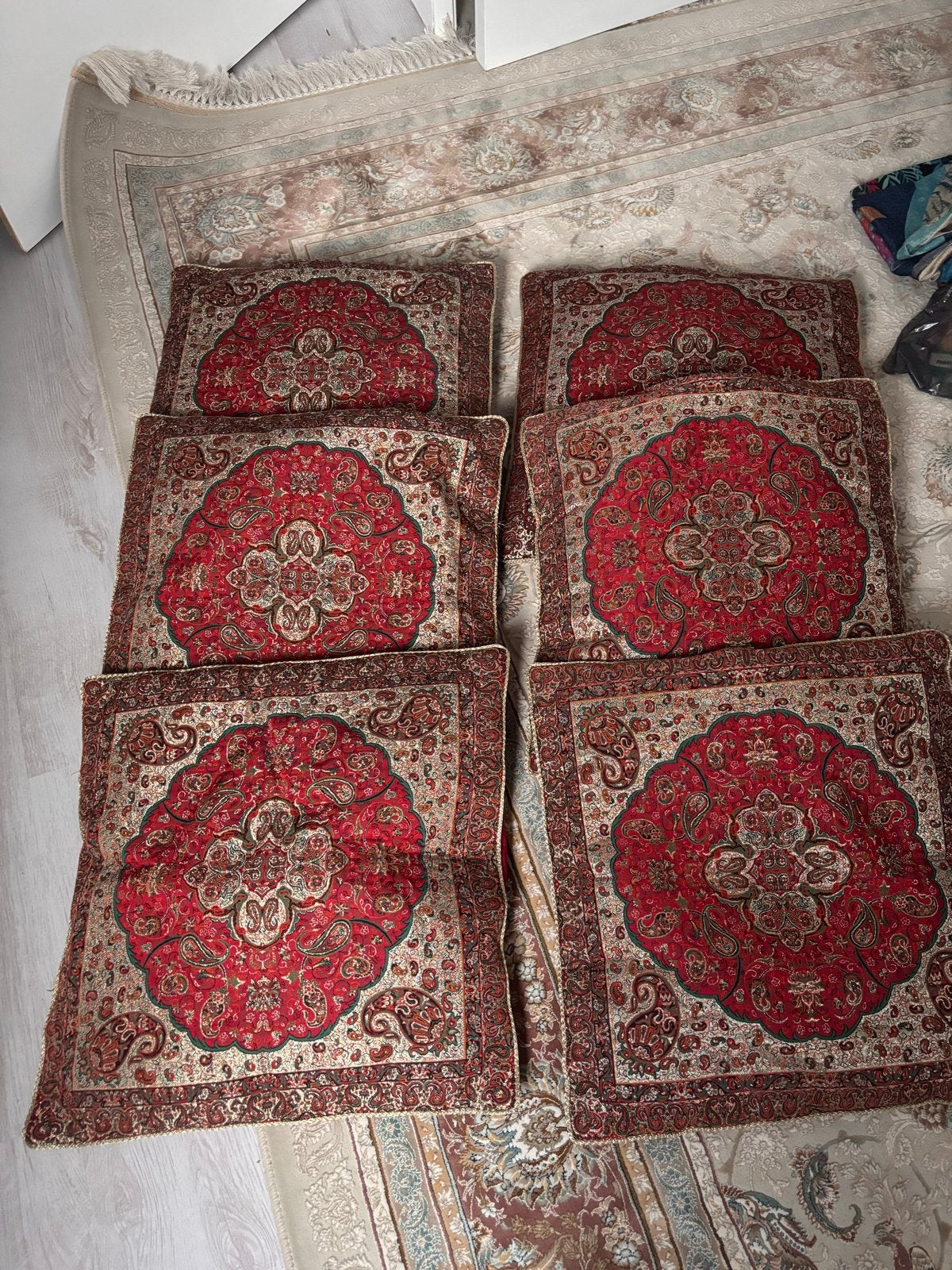 Set van 6 Perzische Kussens en tafelloper - Rood/Meerkleurig, Ophalen, Overige merken, Gebruikt, Meerkleurig