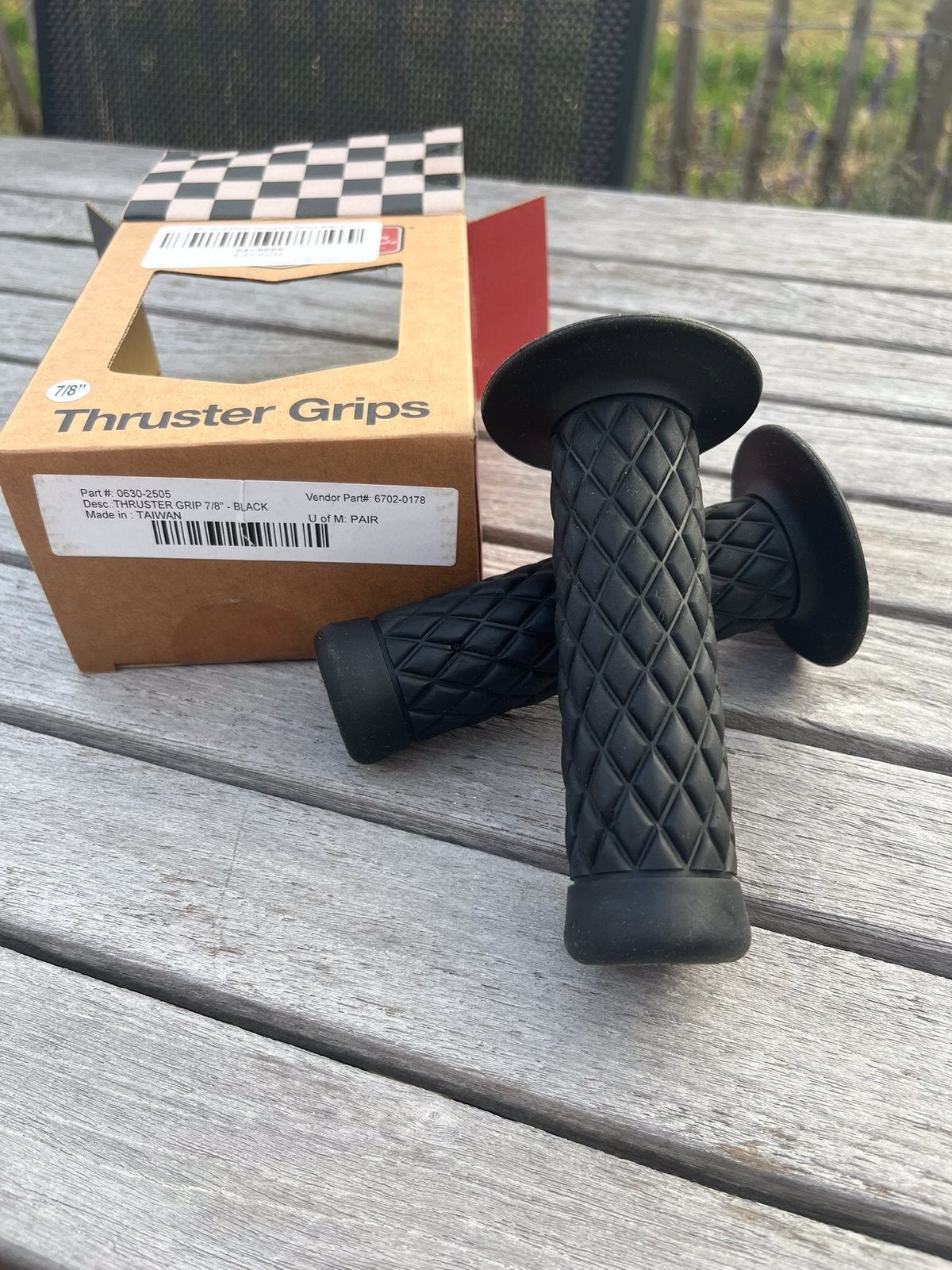 Biltwell Truster grips/handvatten 7/8” 22 mm., Fietsen en Brommers, Stuur, Nieuw, Ophalen of Verzenden, Rubber