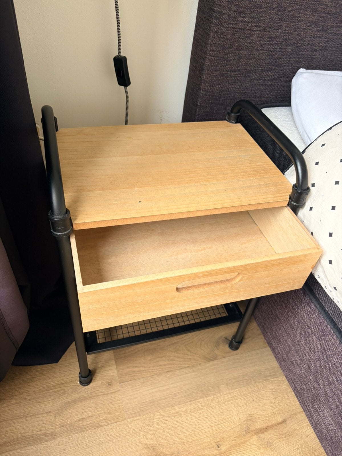 Nachtkastjes, Huis en Inrichting, Slaapkamer | Nachtkastjes, Ophalen, Gebruikt, Minder dan 45 cm, Minder dan 55 cm
