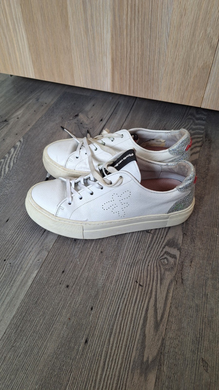 Floris van bommel 38.5, Ophalen of Verzenden, Zo goed als nieuw, Sneakers of Gympen