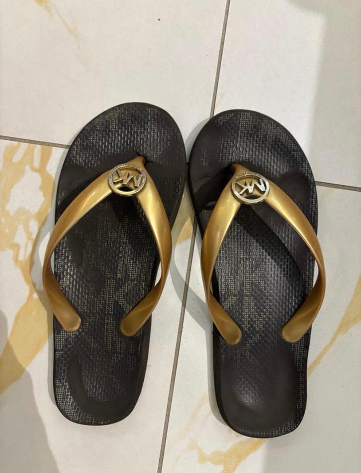 Michael Kors teenslippers maat 37, Kleding | Dames, Schoenen, Ophalen of Verzenden, Gedragen, Slippers