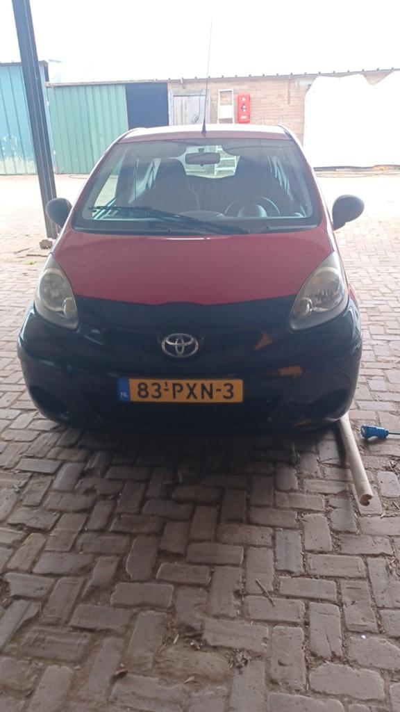 Toyota Aygo 1.0 12V Vvt-i 3DRS MMT 2011 Rood, Auto's, Toyota, Voorwielaandrijving, 4 stoelen, 68 pk, Origineel Nederlands