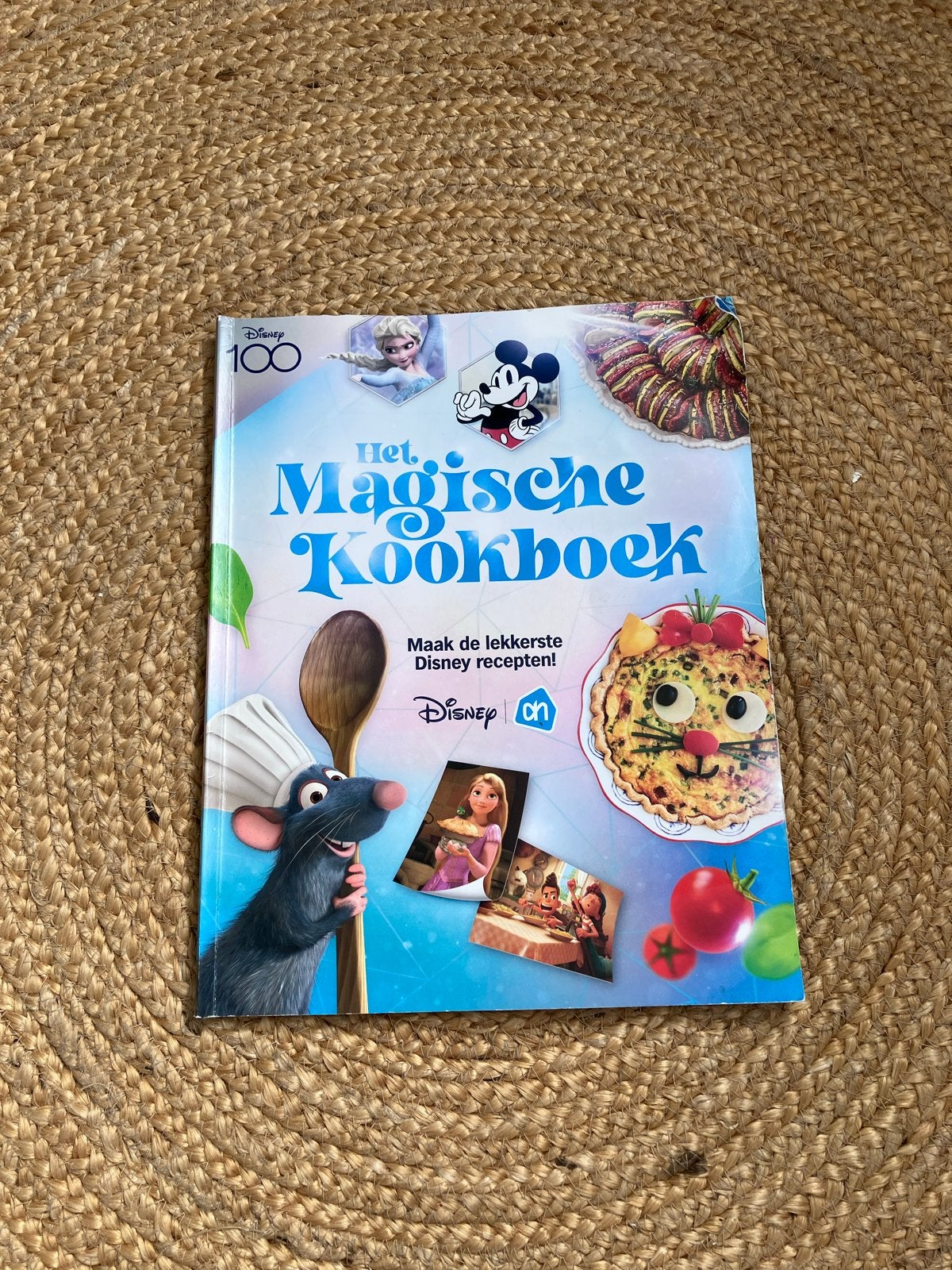 Het Magische Kookboek - Disney recepten, Ophalen of Verzenden, Zo goed als nieuw, Overige gebieden, Voorgerechten en Soepen