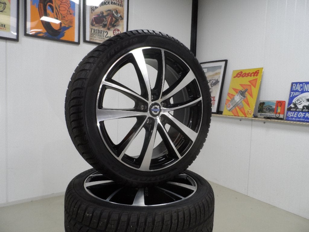 19 inch Volvo V60 / S60 winterbanden set in zeer goede staat, Auto-onderdelen, 19 inch, Gebruikt, Banden en Velgen, 235 mm