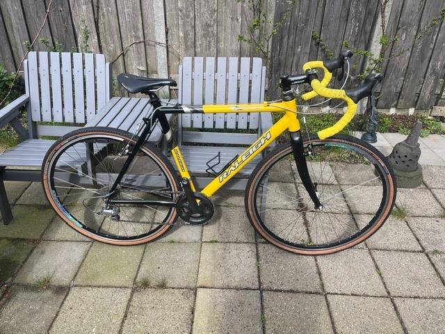 Raleigh racefiets/gravelbike - Geel/Zwart, Fietsen en Brommers, Fietsen | Heren | Herenfietsen, Overige merken, Gebruikt, Velgrem