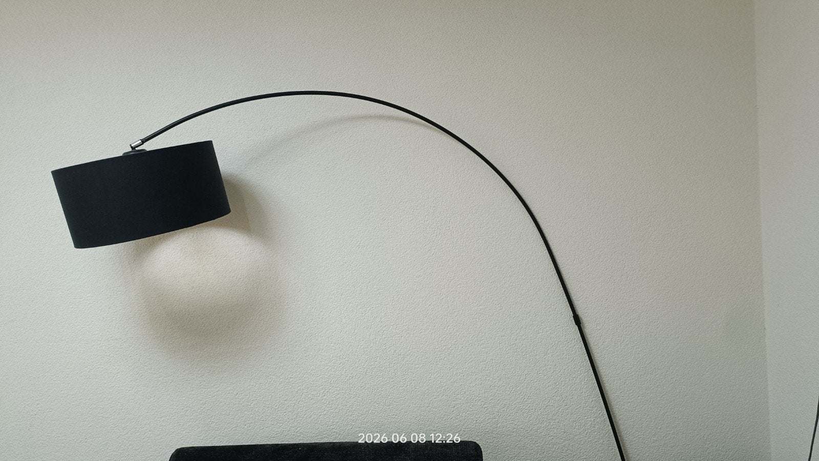 Arc lamp with black lampshade, Ophalen