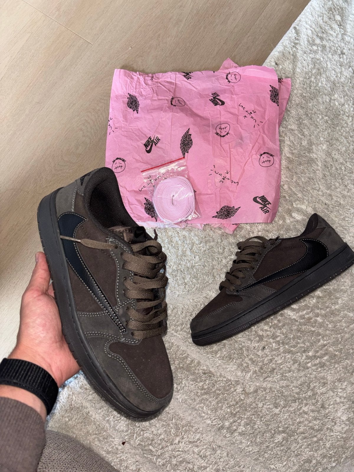 Nike Jordan 1 Low Travis Scott Reverse Mocha - Maat 42, Kleding | Heren, Ophalen of Verzenden, Nieuw, Bruin, Sneakers of Gympen