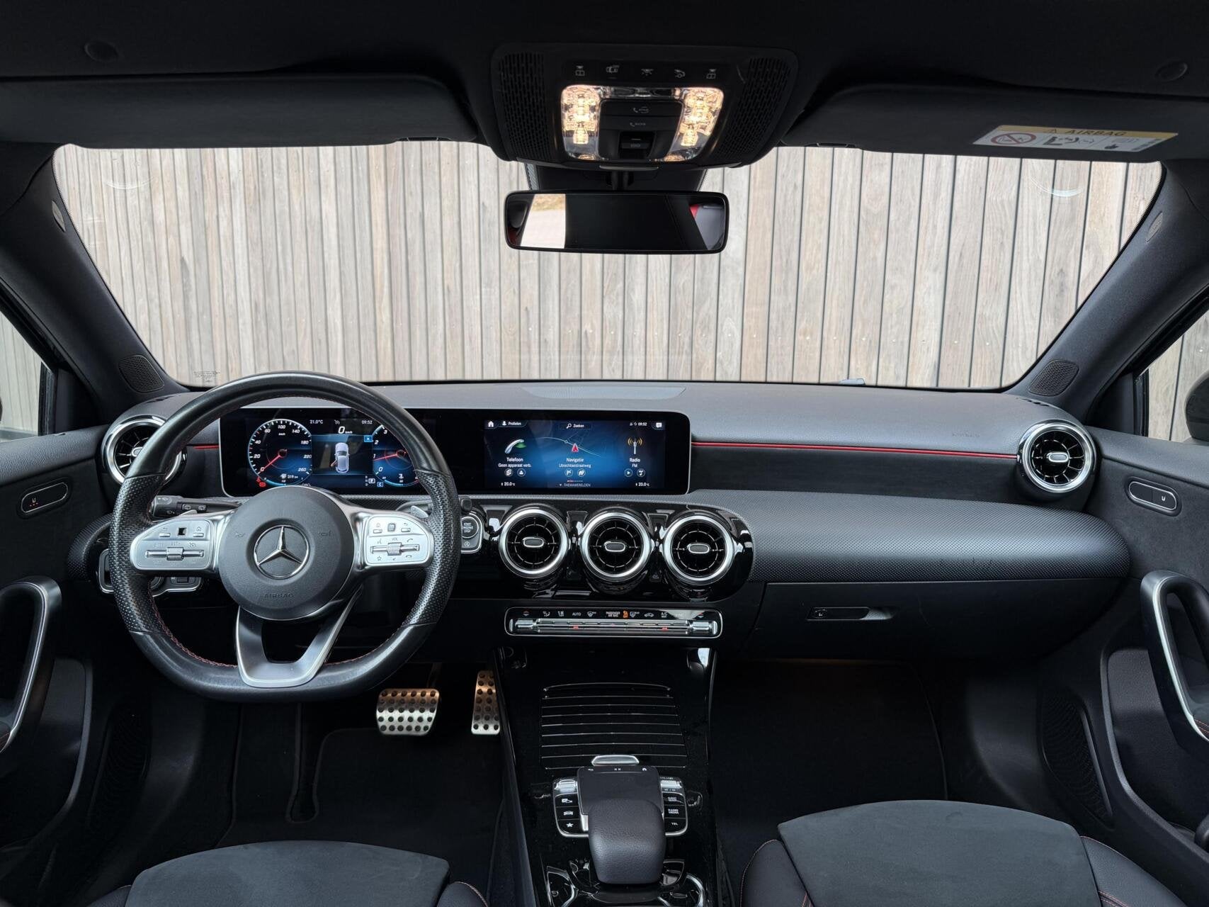 Mercedes A-klasse 200 Premium Plus | PANORAMADAK | AMG | NL-, Auto's, Gebruikt, 4 cilinders, Automatische klimaatregeling, Origineel Nederlands