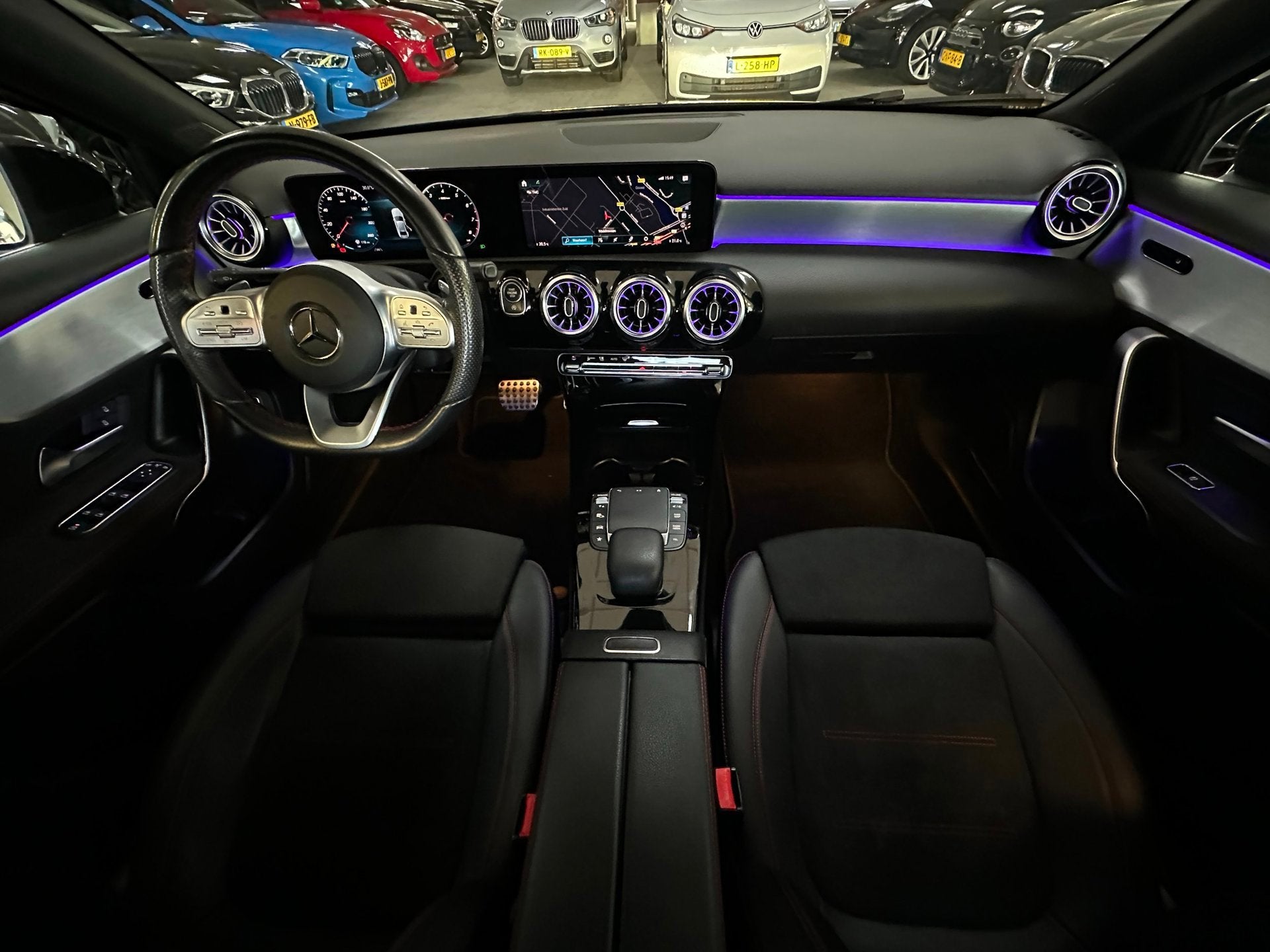 Mercedes-Benz A-klasse 180 Business Solution AMG/CAMERA/SFEE, Auto's, Dealer onderhouden, 136 pk, Euro 6, 4 cilinders