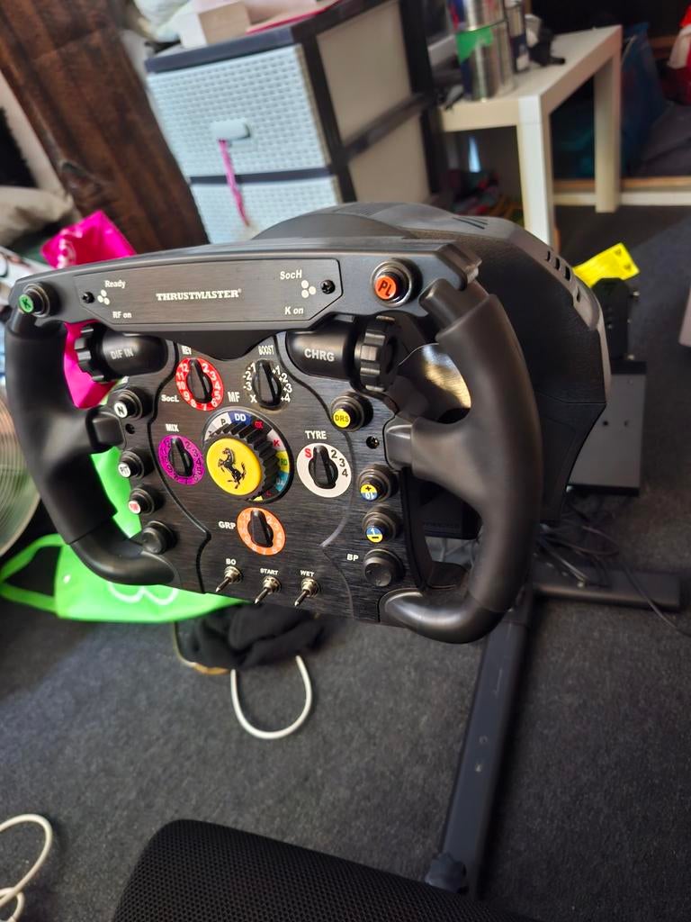Thrustmaster F1 racestuur T300 Servo Base + Pedalen, Spelcomputers en Games, Games | Pc, Zo goed als nieuw, Racen en Vliegen, 1 speler