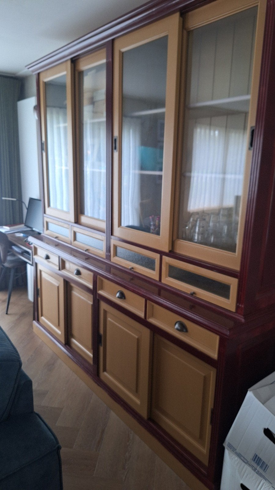 Grote houten vitrinekast met schuifdeuren en lades, Ophalen, Gebruikt, Met deur(en), Klassiek