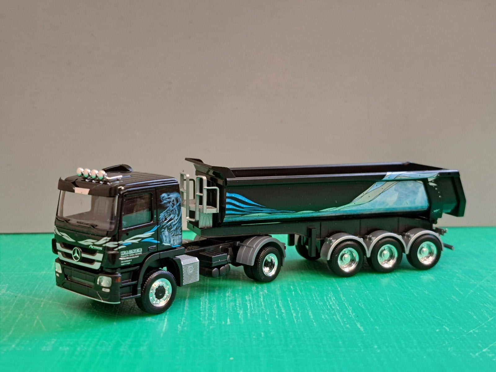Herpa Mercedes-Benz Actros 4x4 Wagner kipper airbrush paint, Ophalen of Verzenden, Nieuw, Bus of Vrachtwagen, Herpa